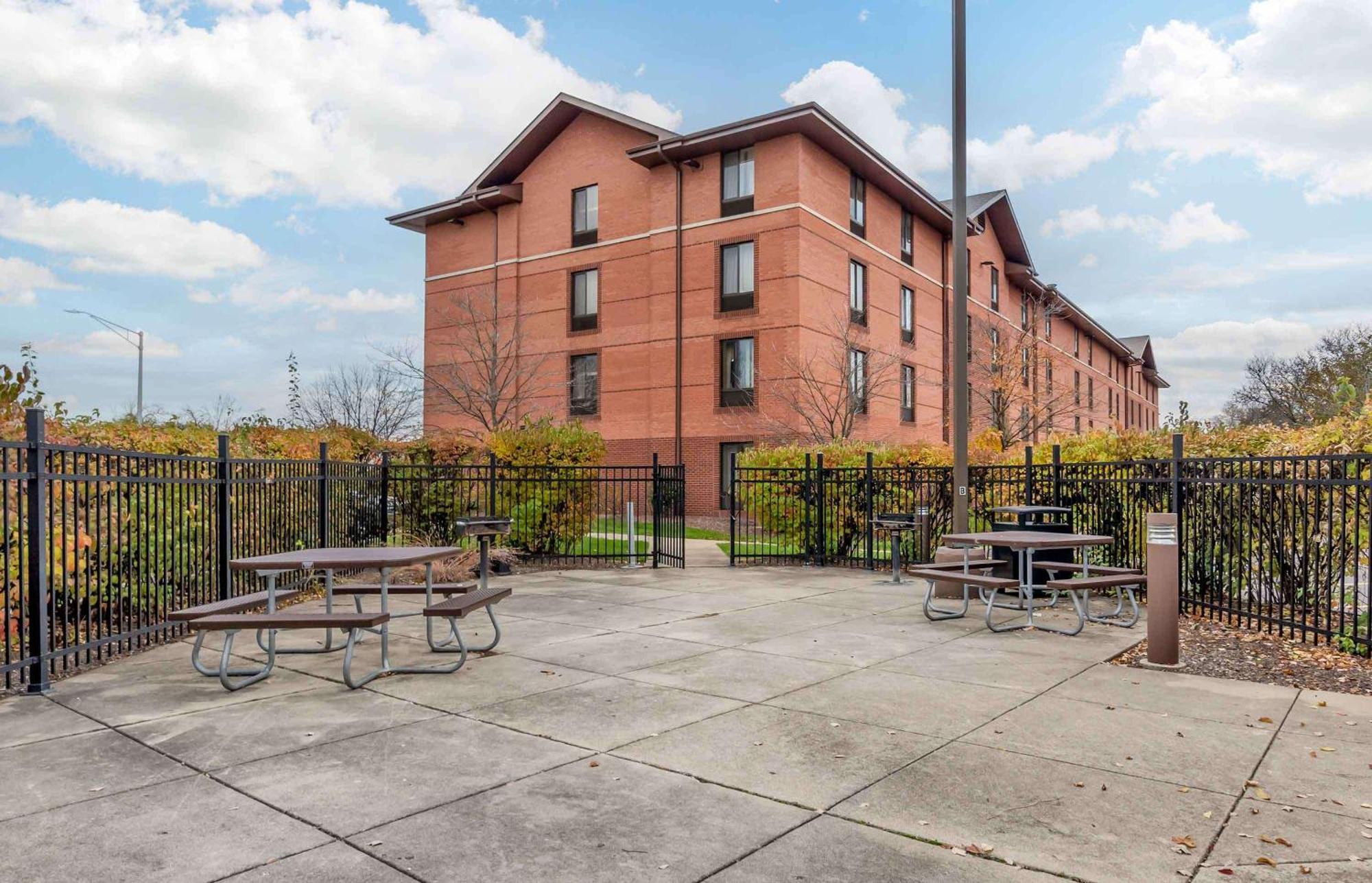 Extended Stay America Suites - Chicago - Lombard - Yorktown Center Exterior photo